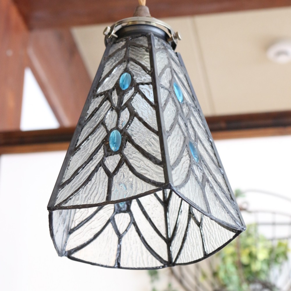 繊細な輝きが印象的♪ ステンドグラスのペンダントランプセット【灯具A