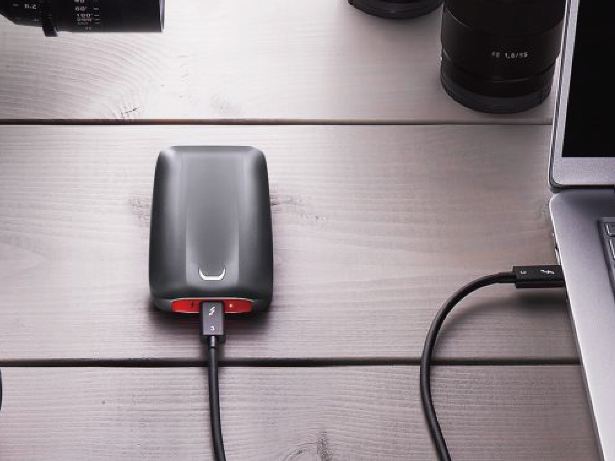 サムスン、Thunderbolt 3テクノロジーを用いた超高速外付けSSD