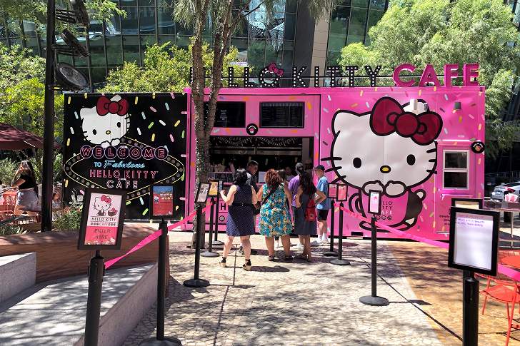 ラスベガス限定アイテムも！ハローキティカフェがかわいすぎる - びば