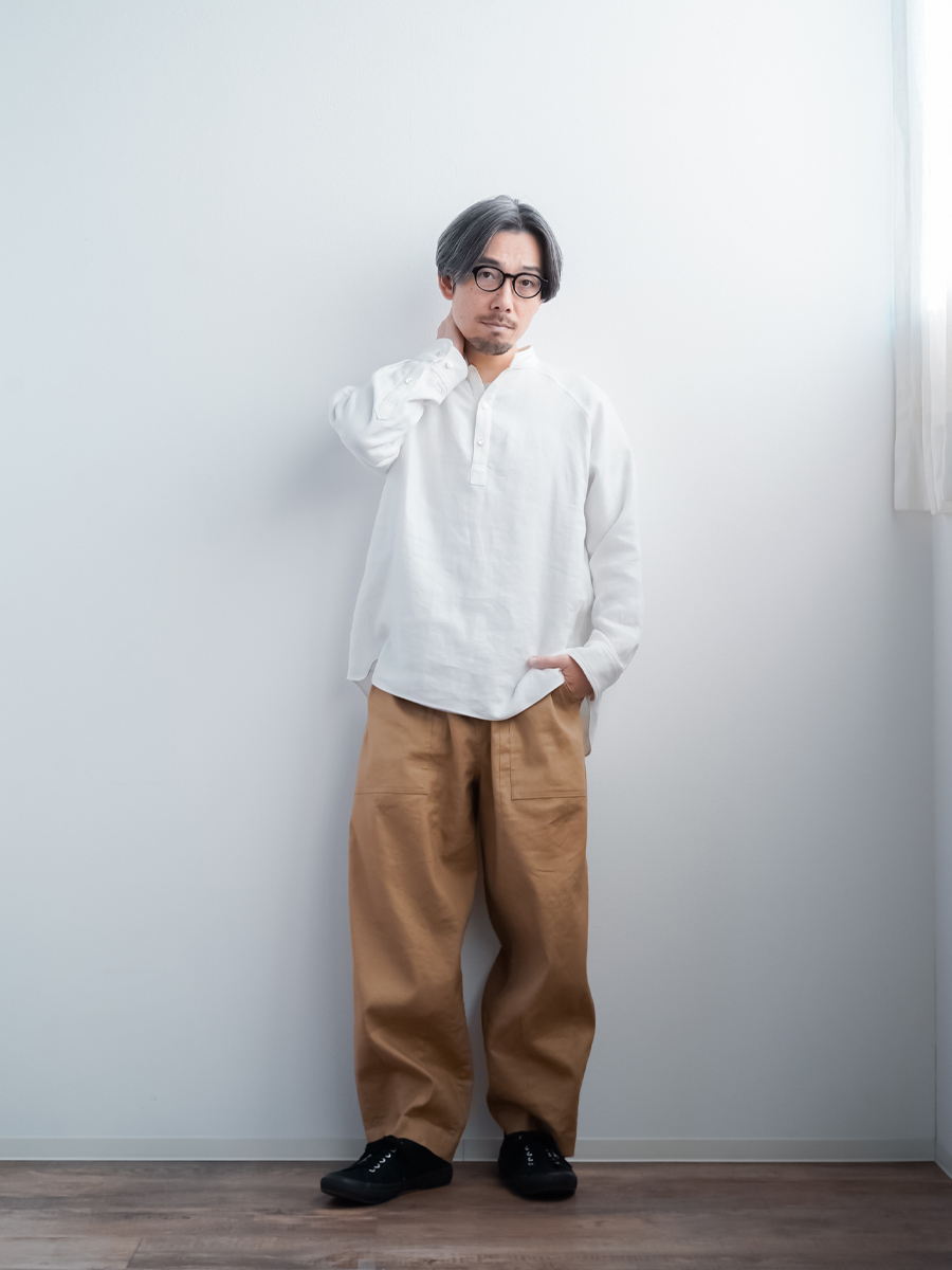 リネンシャツ】最速で印象を変える、潔さが引き立つ襟元 マオカラー