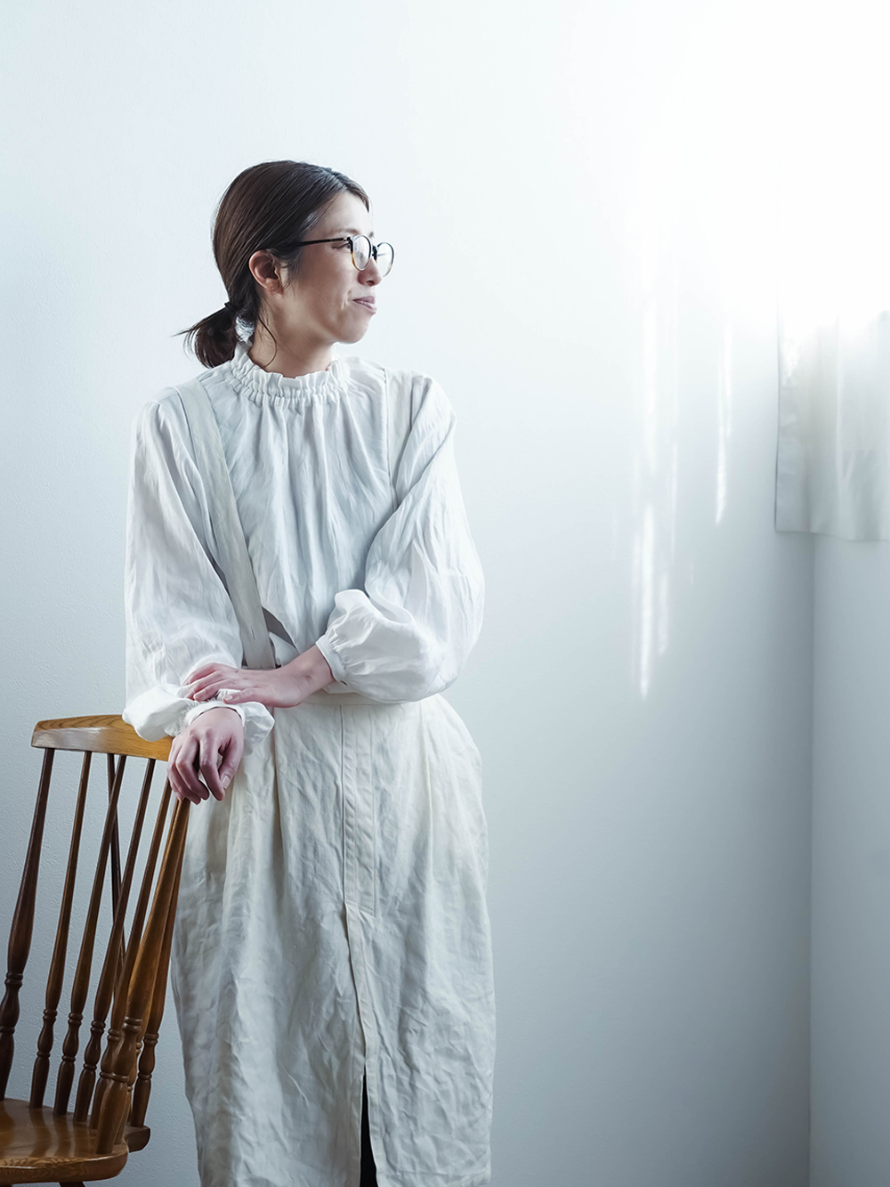 リネントップス】あなたを魅力的にみせる シャーリングネック/ 白色