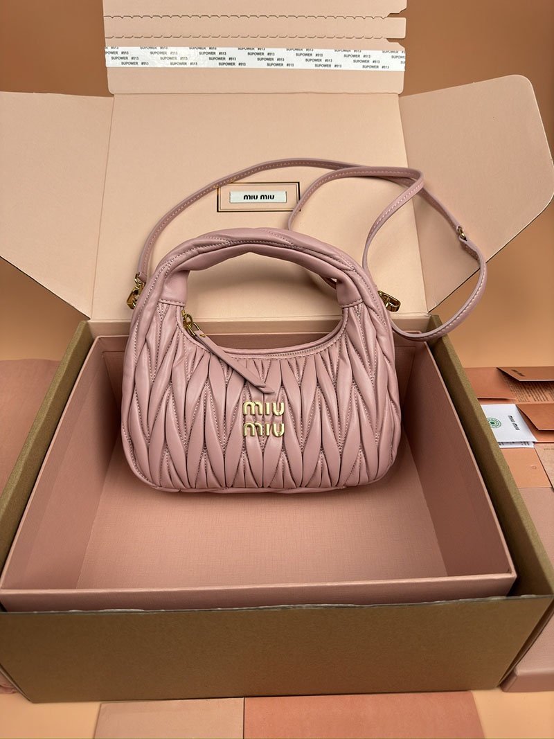 MiuMiu ワンダー マテラッセレザー ホーボーバッグ ピンク 5BC125