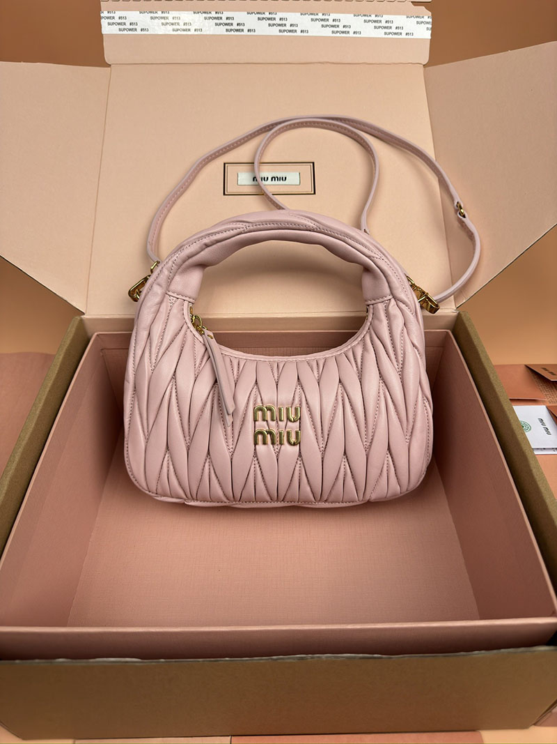 MiuMiu ワンダー マテラッセレザー ホーボーバッグ ピンク