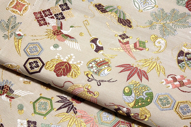 京都西陣織：老舗 山下織物謹製」 招福宝尽くし 薄ベージュ色系