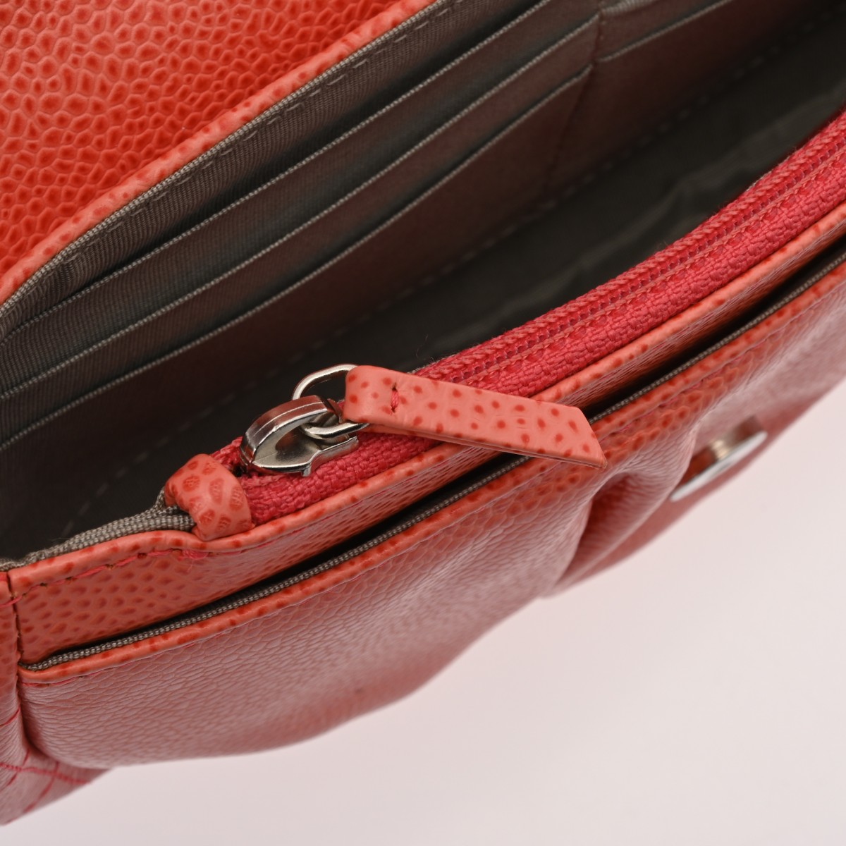 シャネル ハーフムーン チェーンウォレット オレンジ キャビアスキン