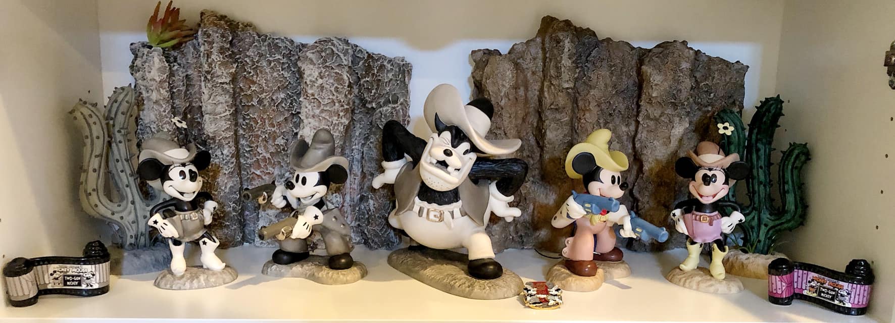 Two-Gun Mickey - WDCC Collection