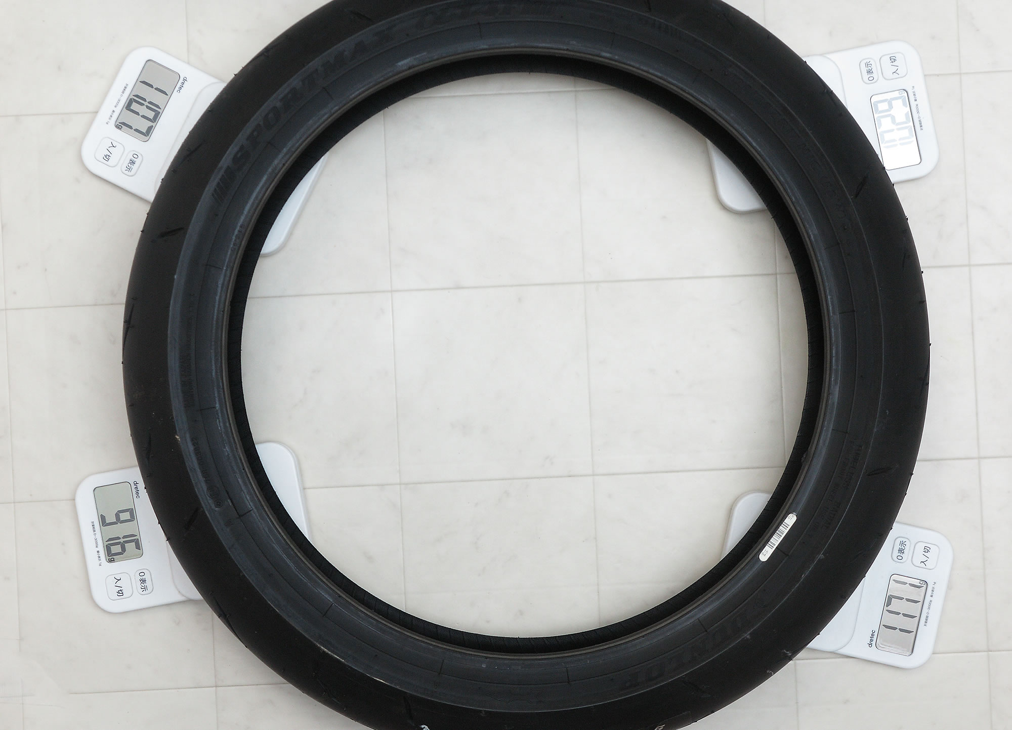 CBR650R(RH03) フロントタイヤの交換