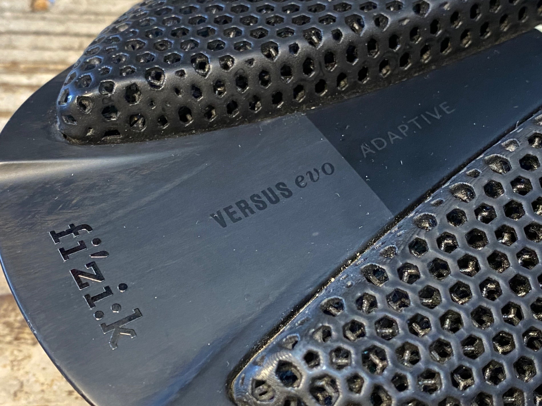 JX287 フィジーク fizik アンタレス VERSUS EVO ANTARES 00 ADAPTIVE