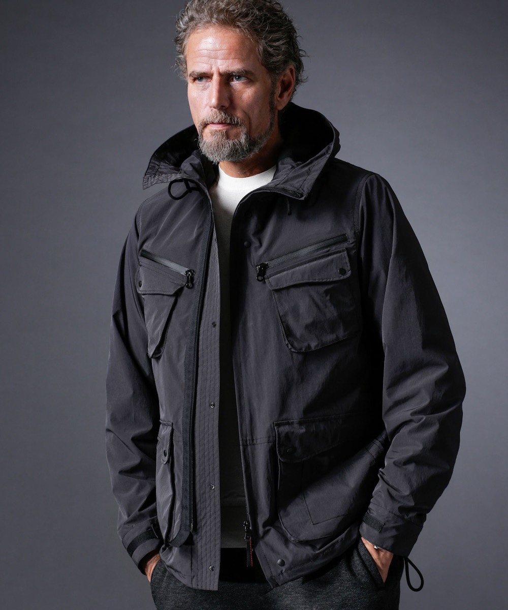 ブリーフィングが手掛けた、大人の色気ただよう機能美ウエア