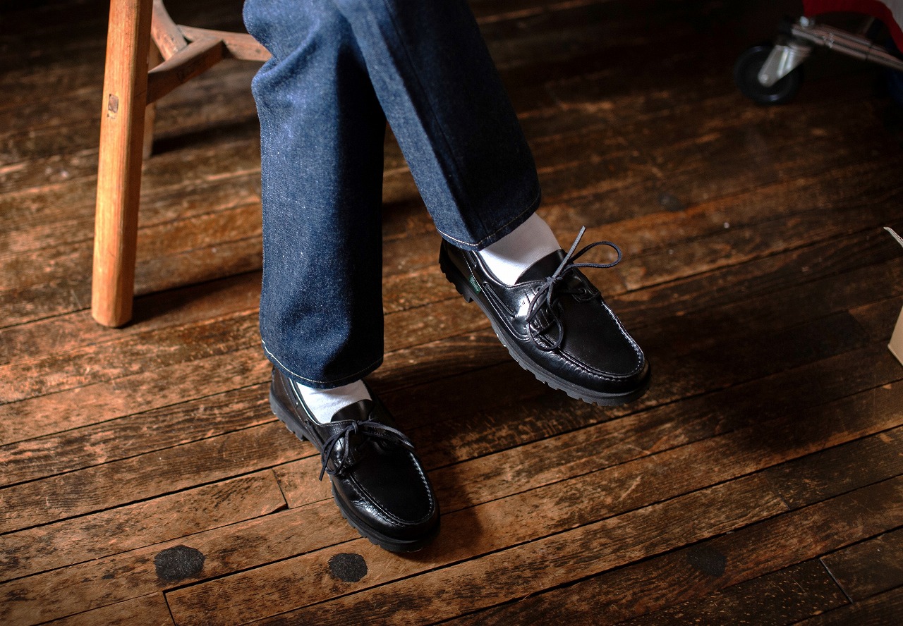 ブルーブルーがパラブーツに別注。男前でラグジーな漆黒デッキシューズ