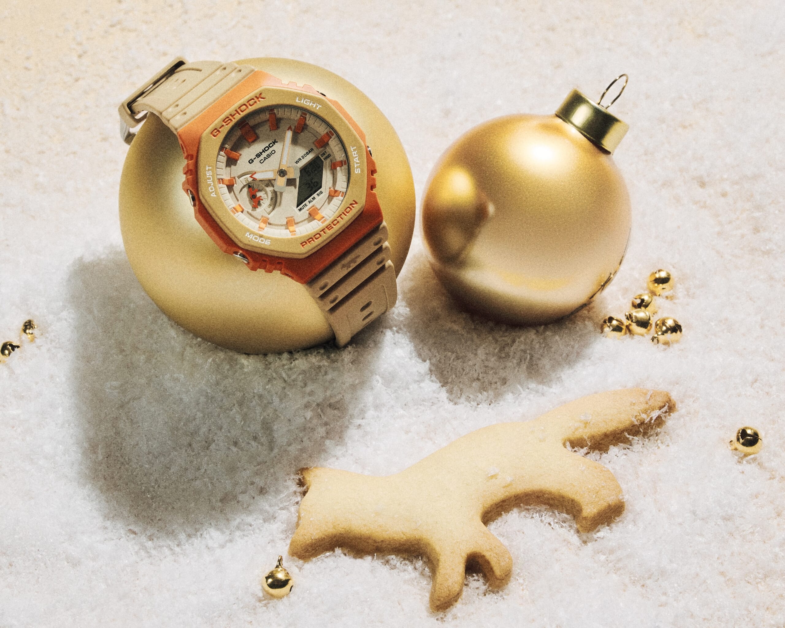 メゾンキツネとGショックがコラボ！ パリの遊び心をミックスした新作