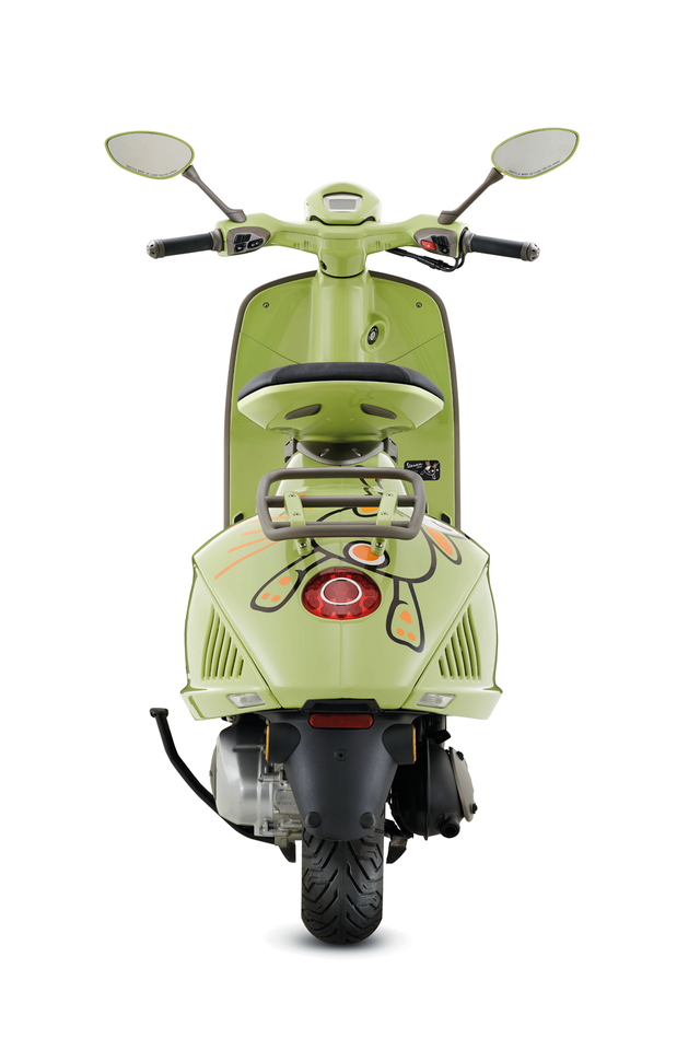 巨大なウサギマークが目印！ 「ベスパ946」に誕生10周年＆卯年の記念