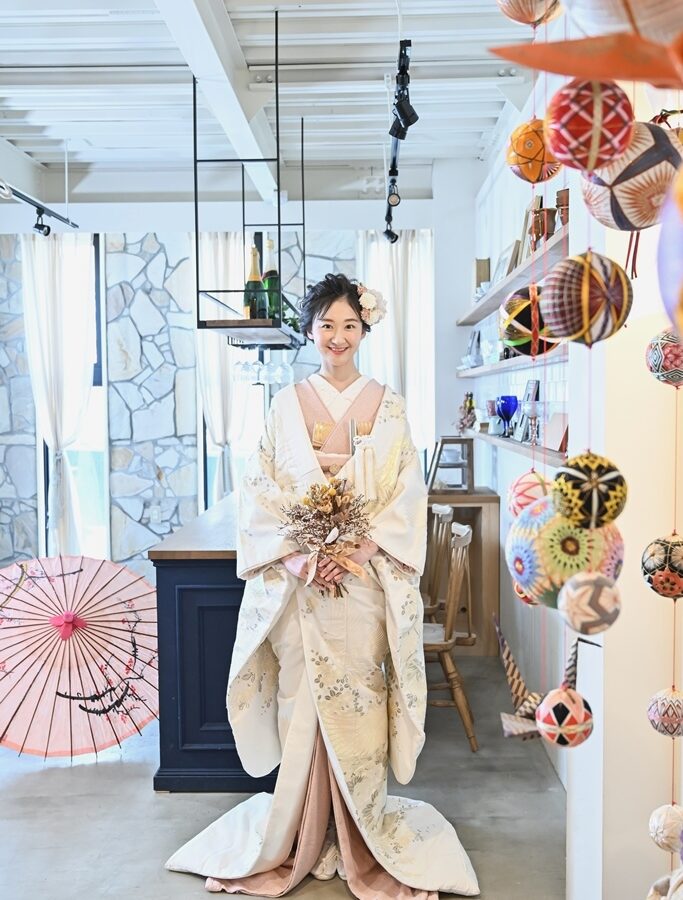 白無垢×色掛下の最新おしゃれ和装コーデ実例15選 | 東京表参道の結婚
