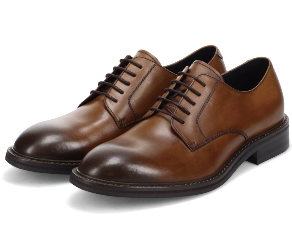 ダービーシューズ」とは？「オックスフォードシューズ」との違いも解説