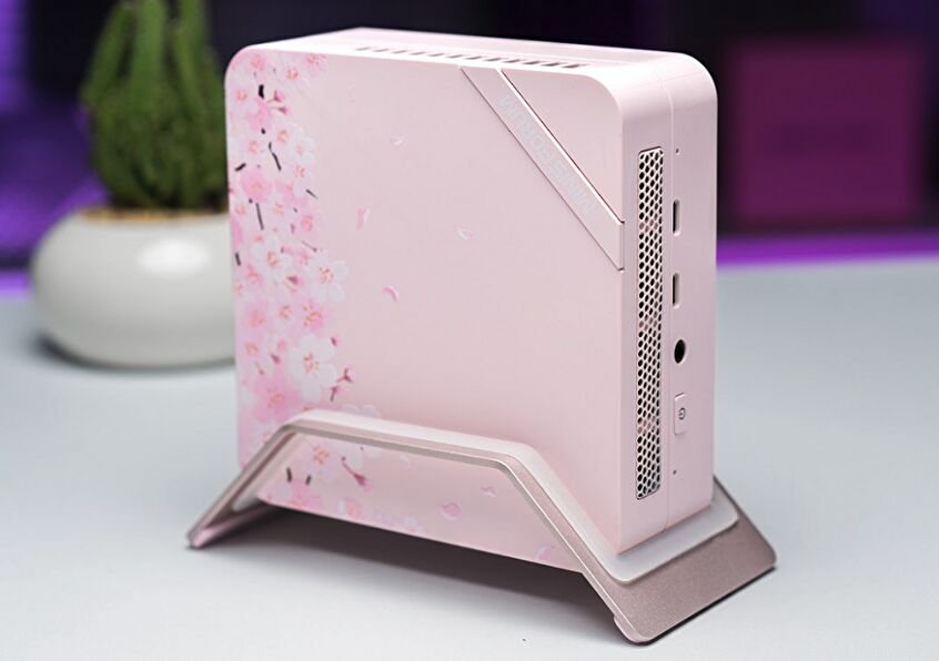 MINISFORUM UM773SE、Ryzen 7 7735HSを搭載し 桜色のミニPCが発売