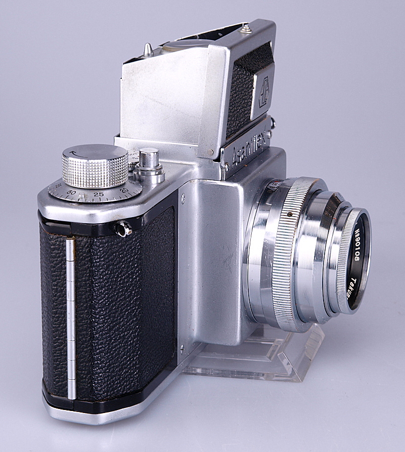 Asahiflex IIB with Asahi-Kogaku Takumar 50mm F3.5 lens in makers