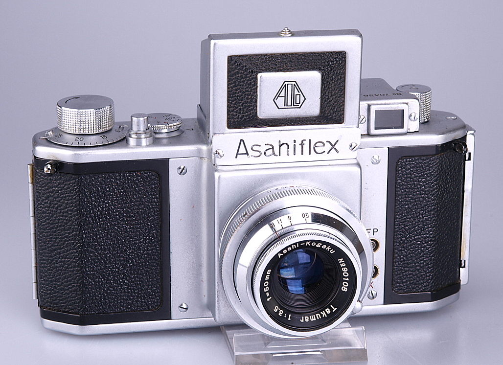 Asahiflex IIB with Asahi-Kogaku Takumar 50mm F3.5 lens in makers