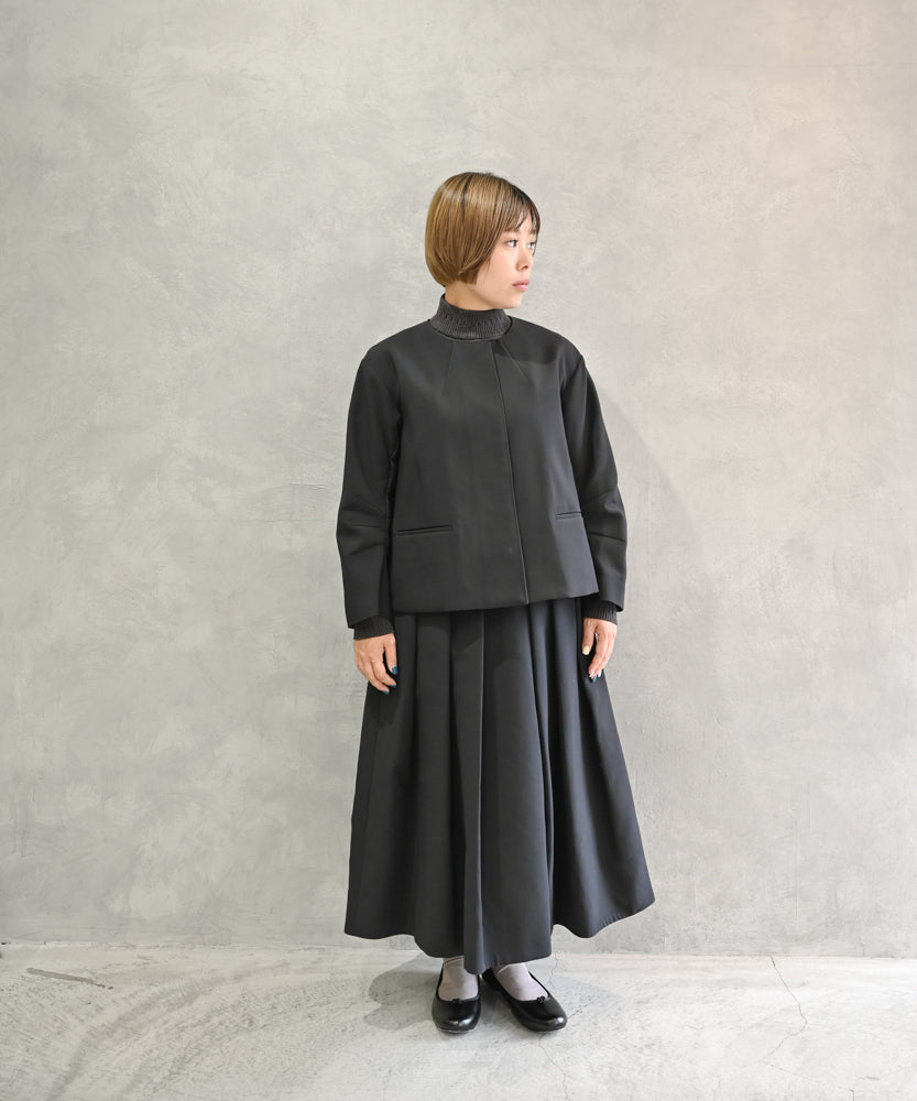 トリプルクロス ノーカラージャケット｜軽くてふっくらした三重織り