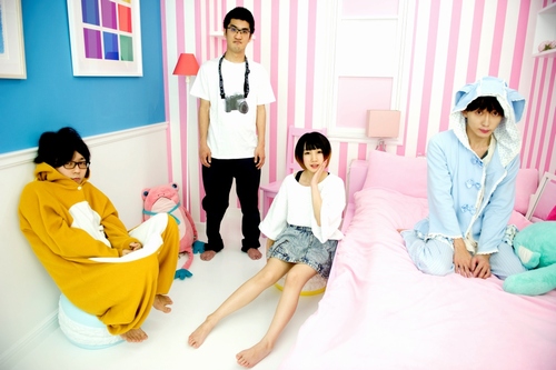 6/25発売 New Single「ズッ友」ジャケット写真＆最新アーティスト写真