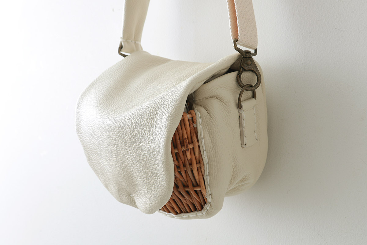 ebagos エバゴス フニュシュリンク・ボディバッグS