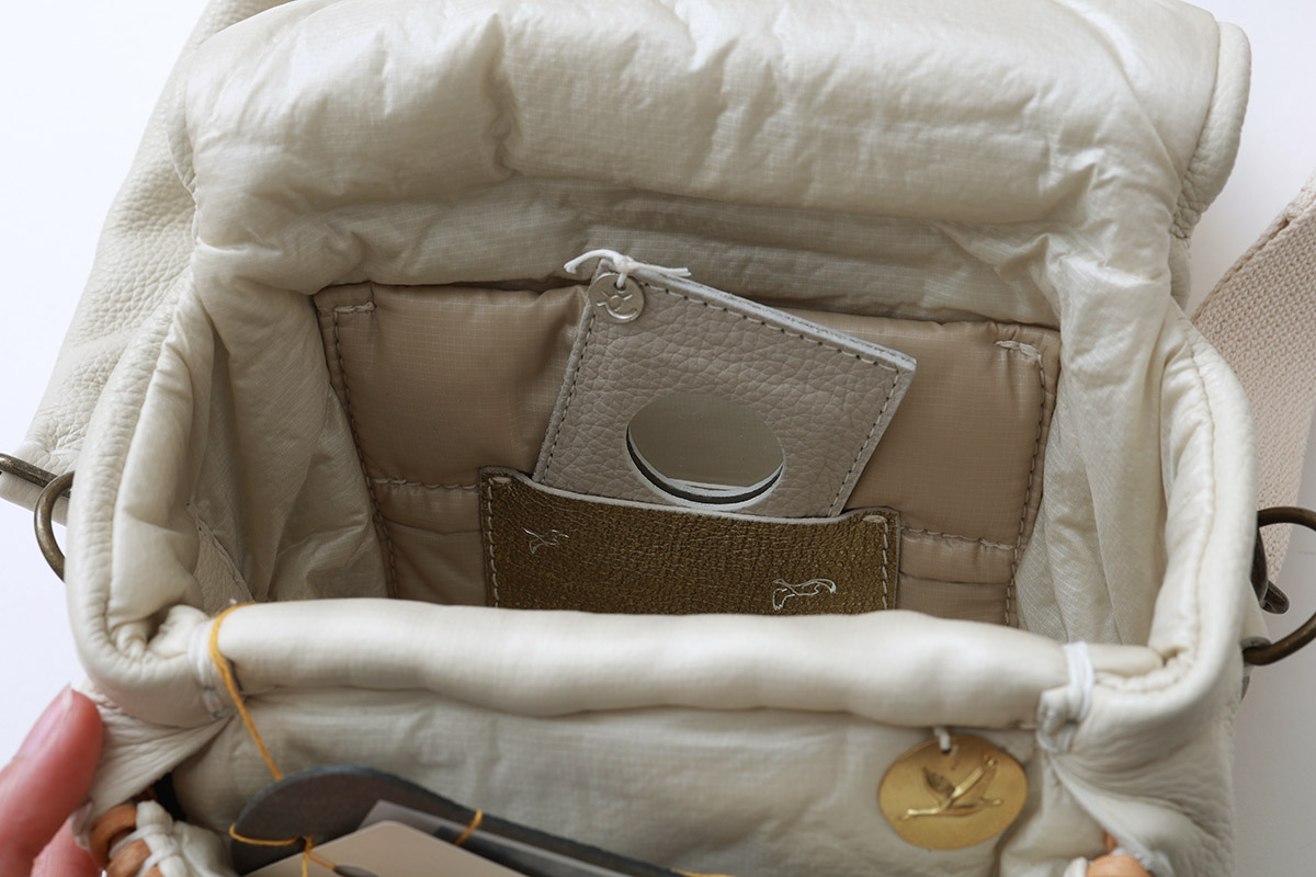 ebagos エバゴス フニュシュリンク・ボディバッグS