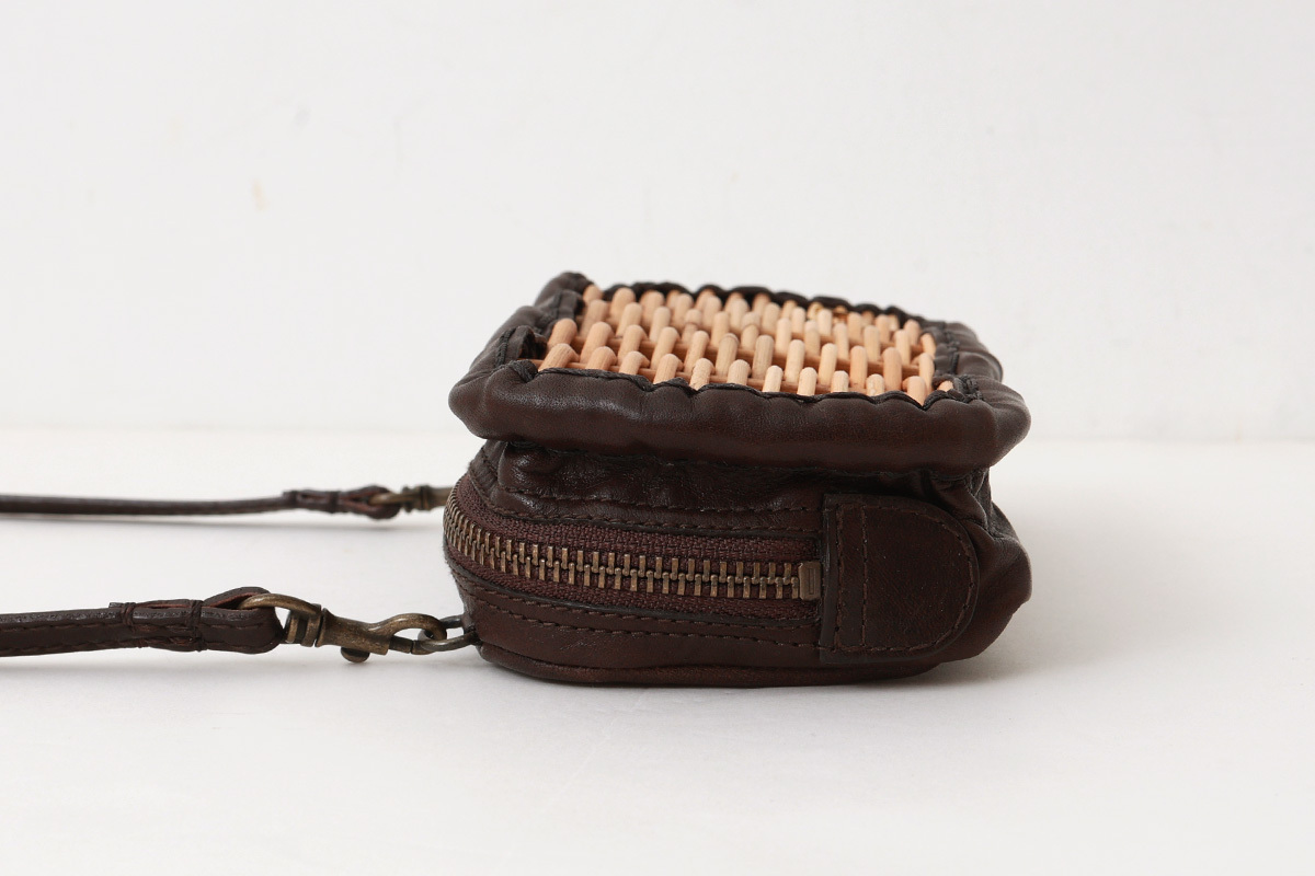 ebagos エバゴス 牛革ソフト籘付き長財布