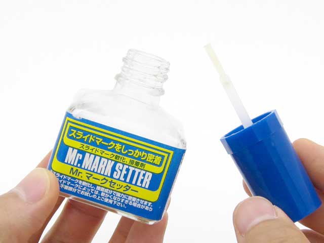 プラモデルのデカールを貼るのに必要なマテリアル