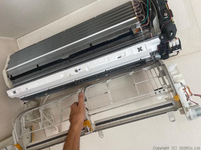 ダイキンAN56XCP-W 2020の分解掃除|お掃除機能付きエアコンクリーニング