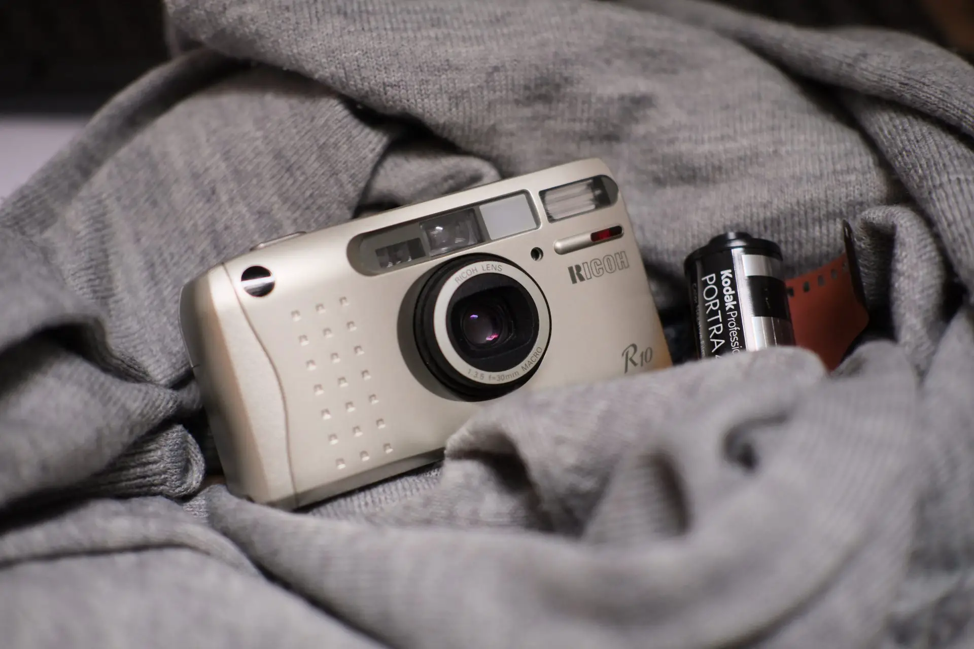 Ricoh R10 First Rolls Mini-Review - By Louis Boothman - 35mmc %