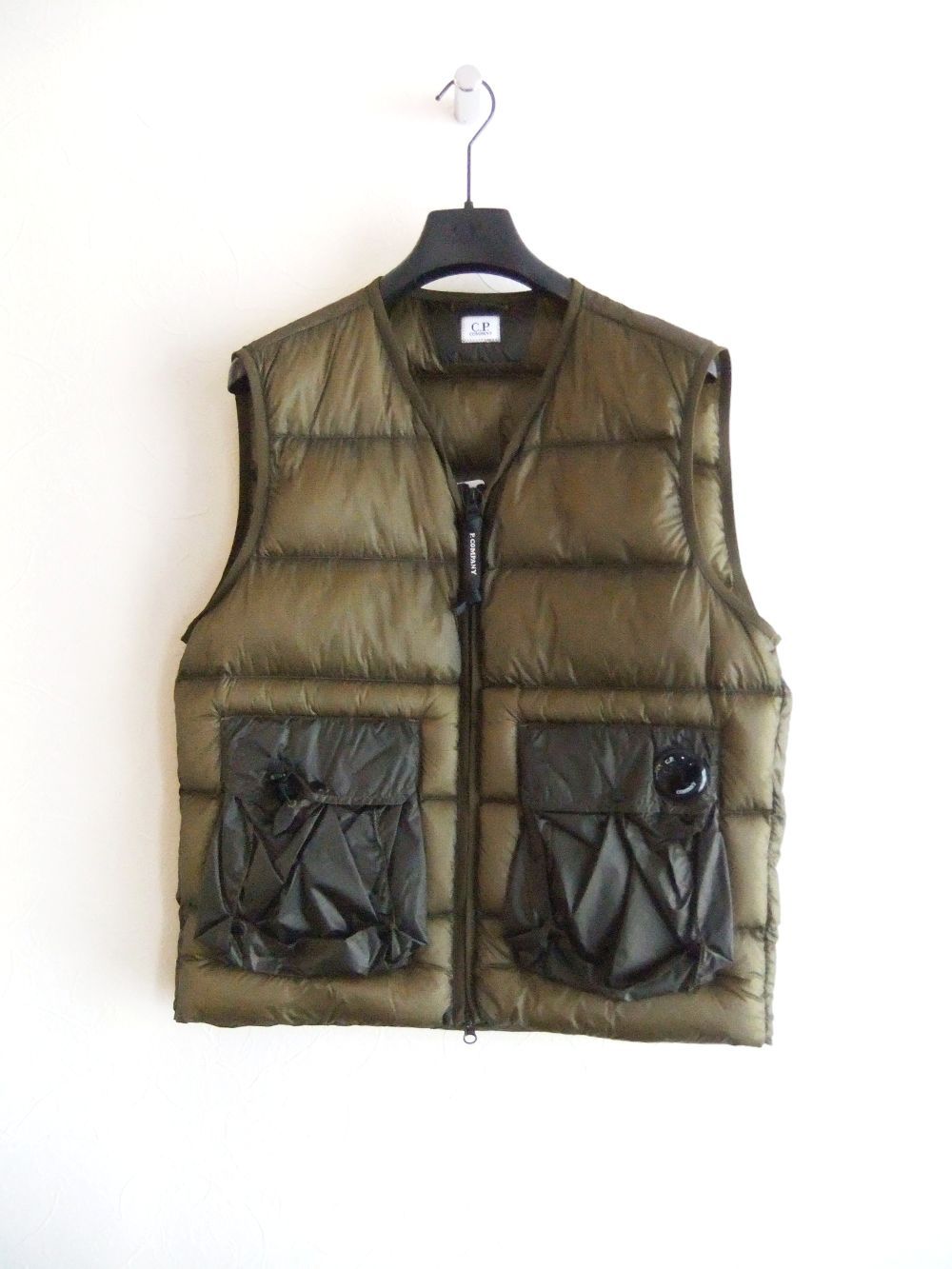 C.P. COMPANY - D.D. SHELL DOWN VEST (カーキブラウン) ナイロン