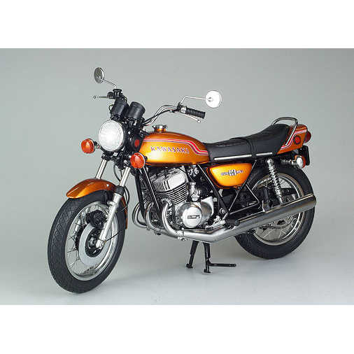 GUMKA ミニチュア 1/12 カワサキ 750SS マッハIII 1972 | クアトロ