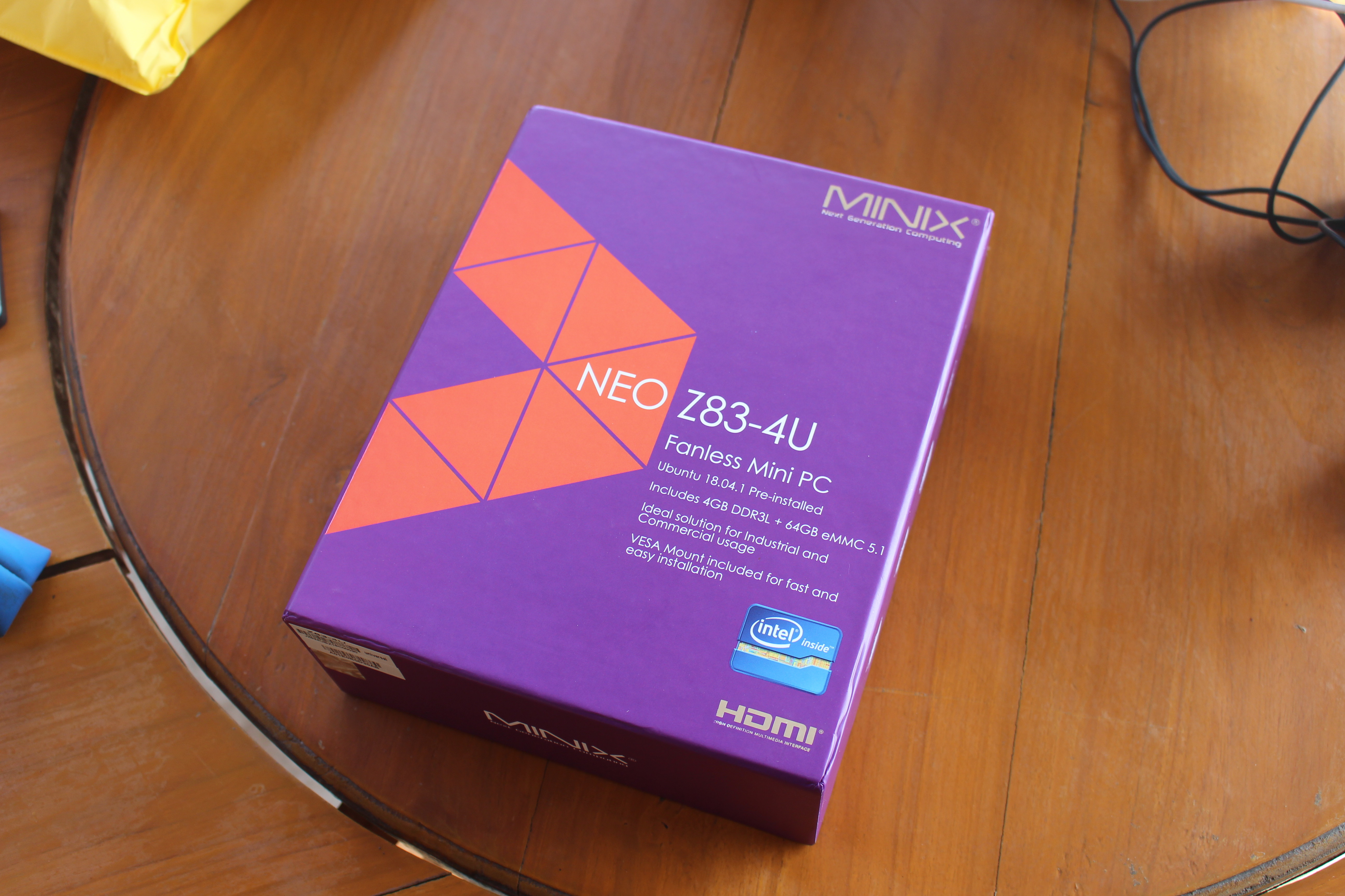 MINIX NEO Z83-4U Review - Part 1: Unboxing and Teardown - CNX Software
