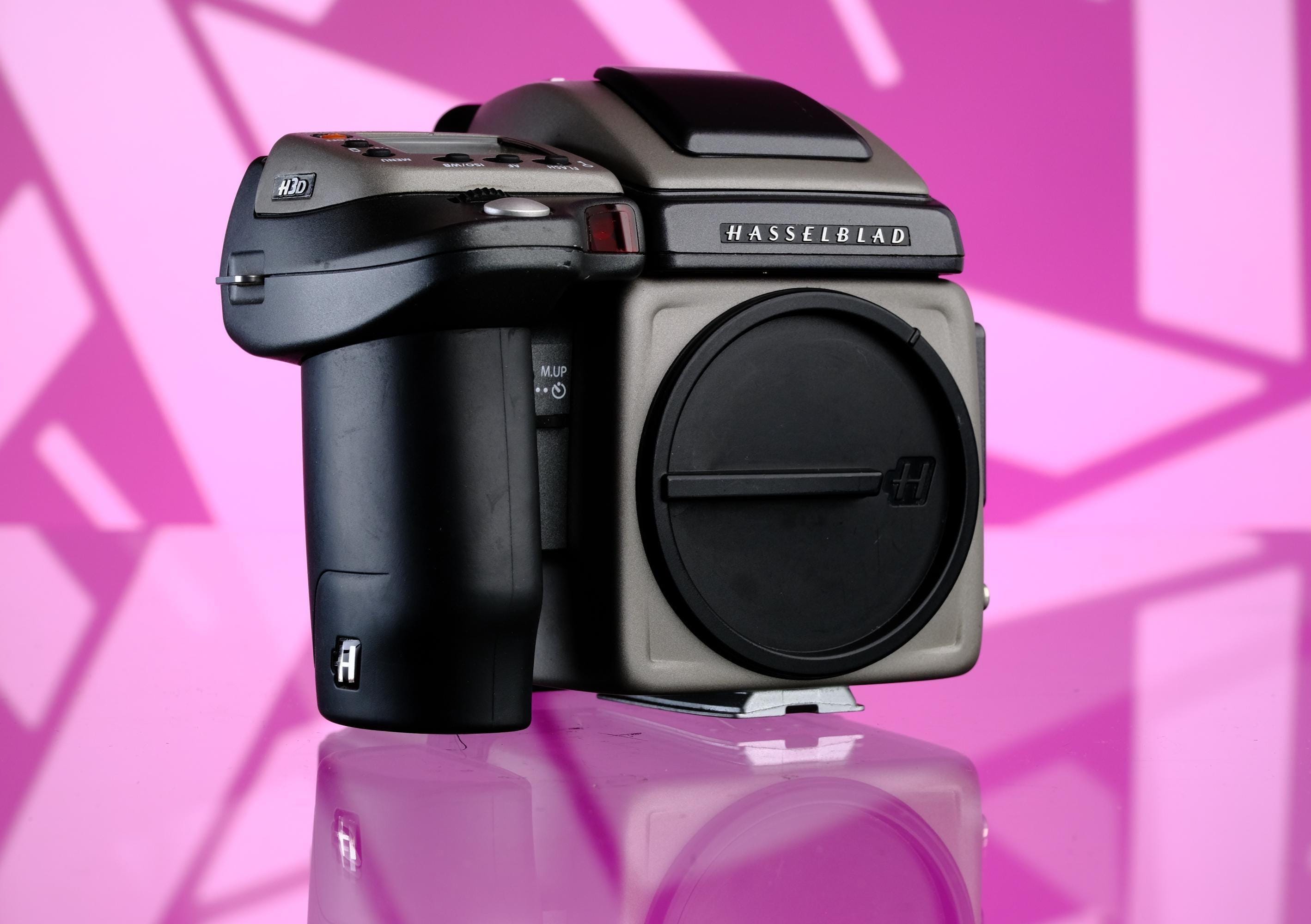 Hasselblad H3D Medium Format Digital Camera + CFV39II Back