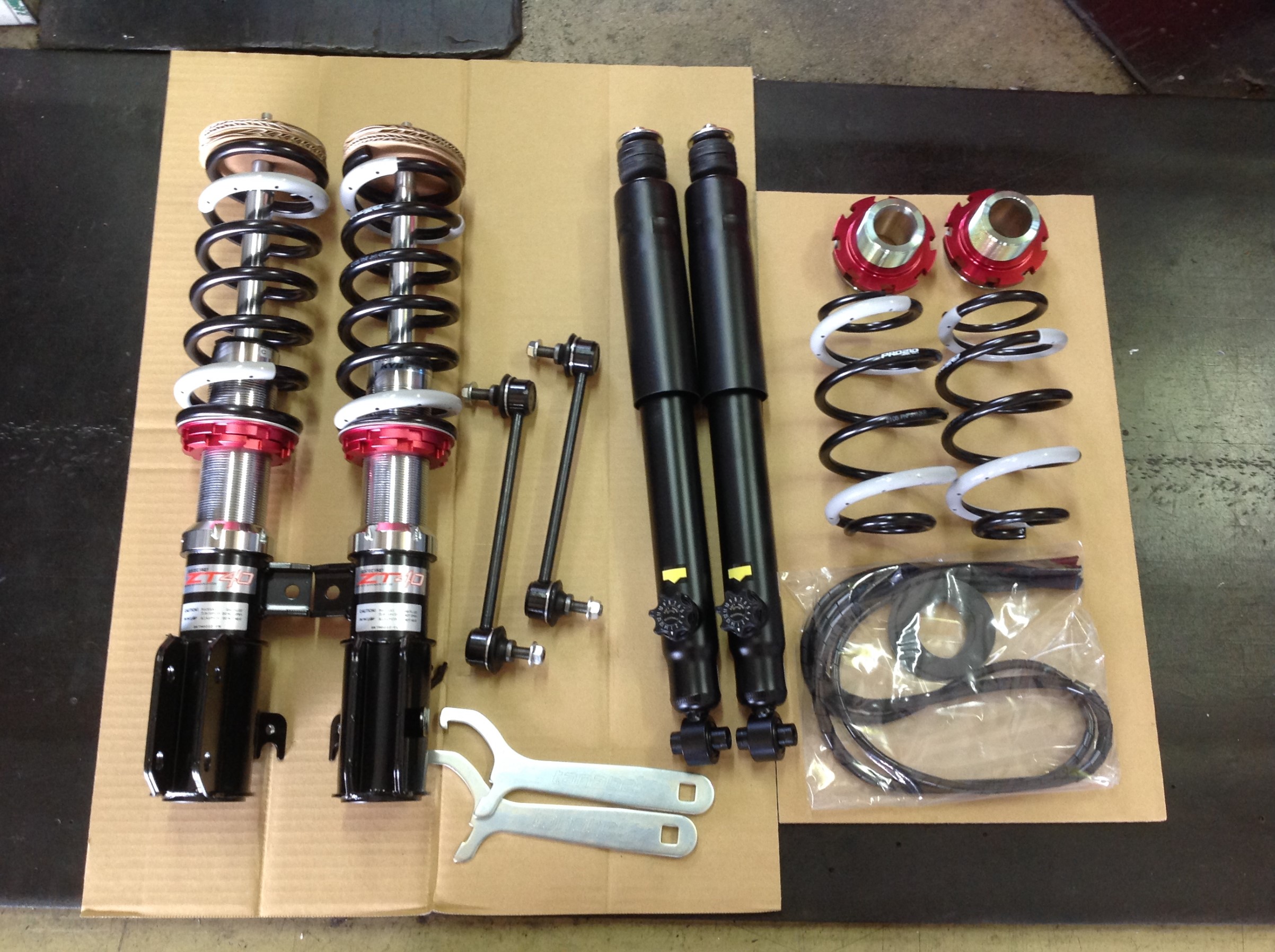 JF3 N-BOX Customさん、tanabe SUSTEC PRO ZT40 車高調装着です