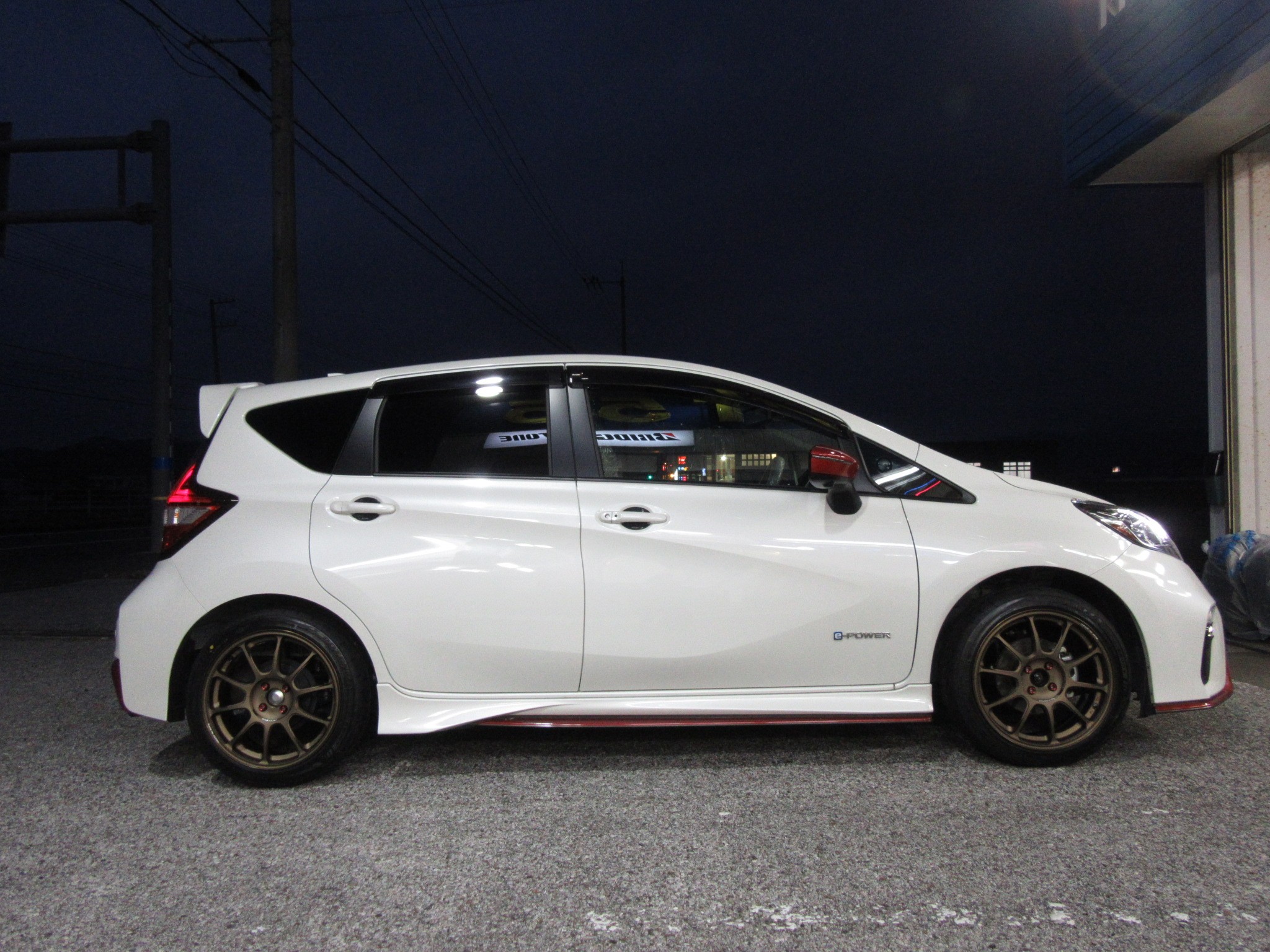 ZE40をさらに引き立たせる車高調！ノートe-POWER NISMOに「クスコ