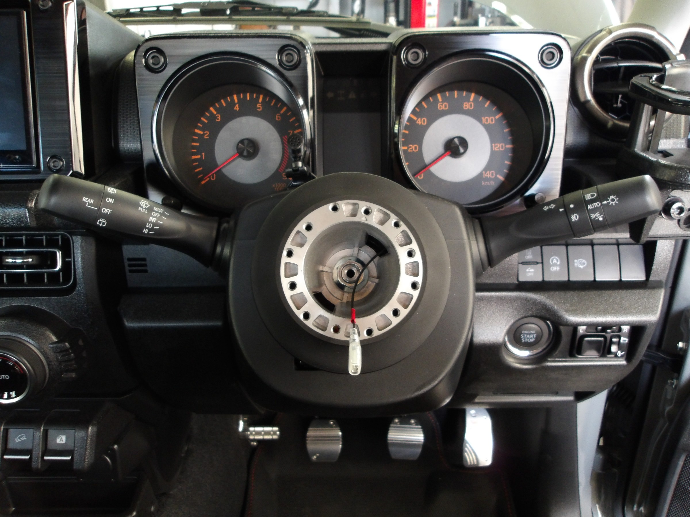 ジムニー（JB64W）ナルディ製スポーツステアリング「クラッシック