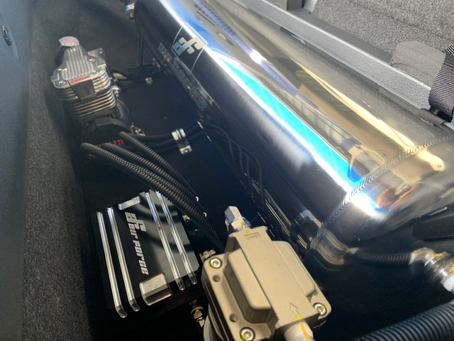 ◇NISSAN ELGRAND [TE52] 用品取付 AIR FORCE JAPAN エアサスキット