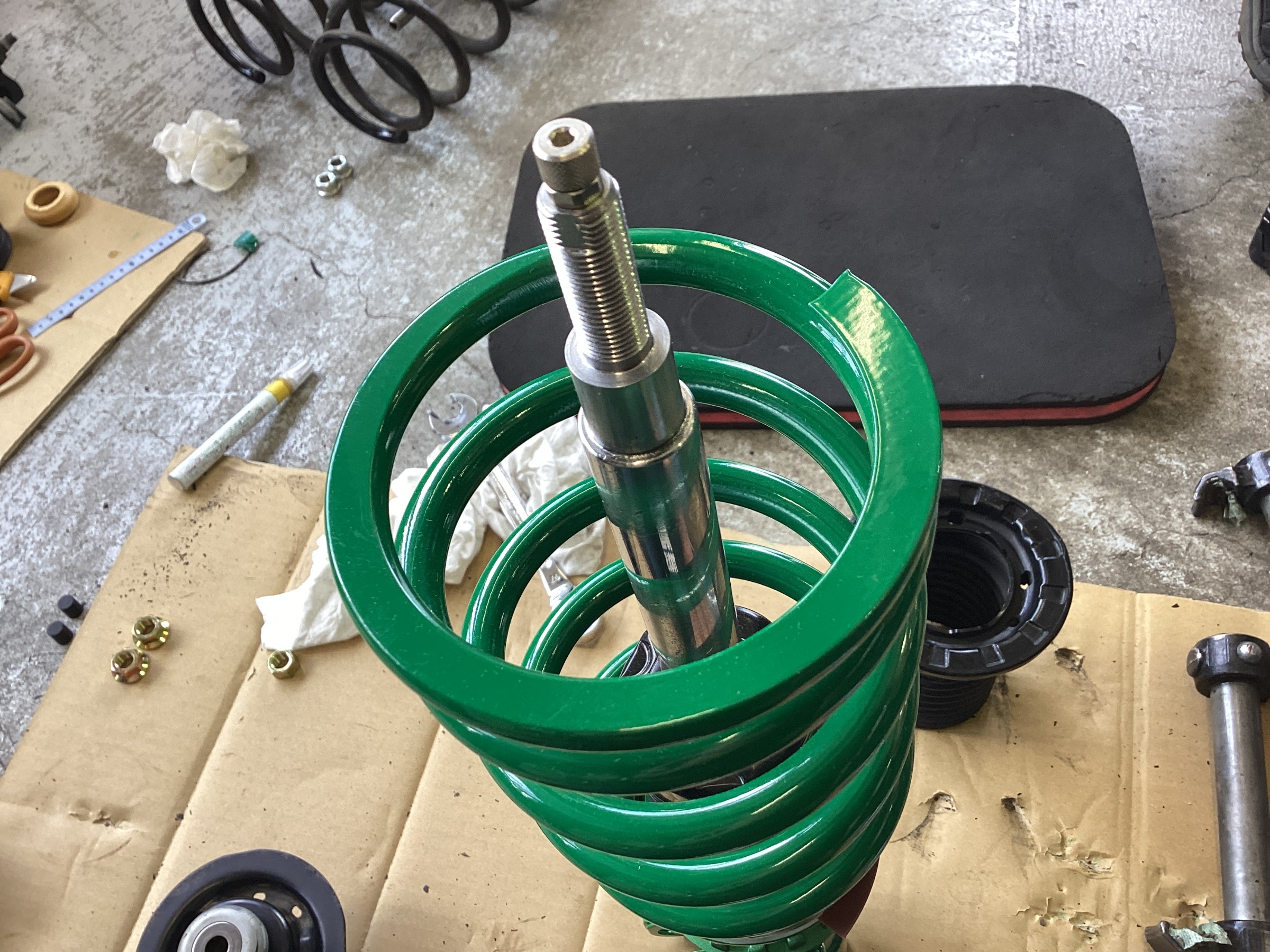 アクア NHP10 車高調取り付けます！ | トヨタ アクア 足まわり