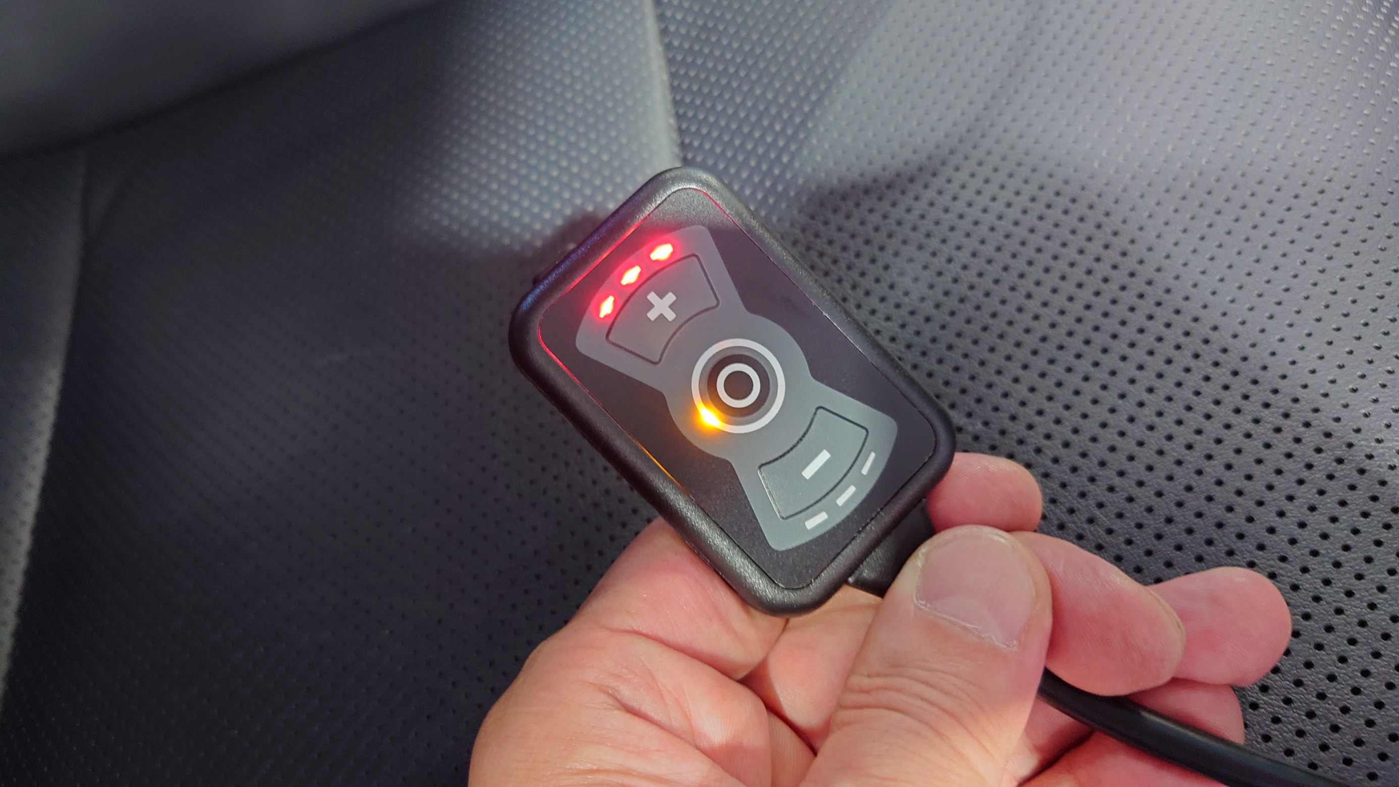 DTE SYSTEMS スロットルコントローラー New PPT の取付作業 ／ トヨタ