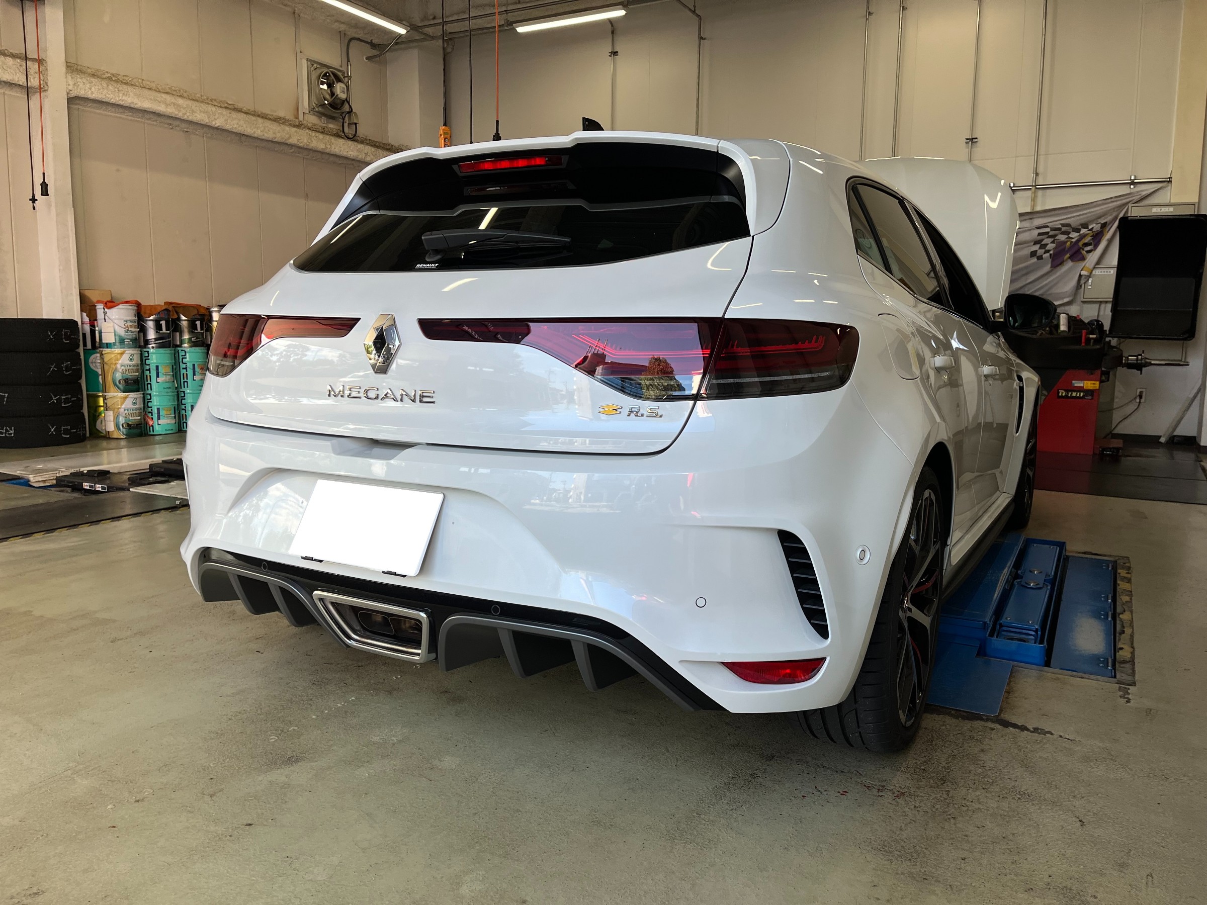 ルノー メガーヌRS Ⅳ ローダウンで乗り心地改善 | 取り付け事例