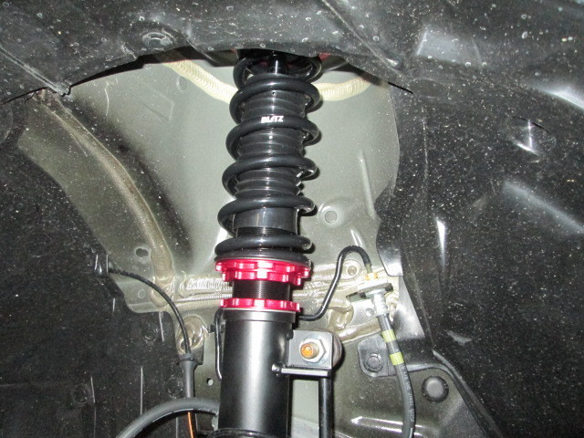 日産 リーフ 車高調取り付け！「BLITZ DAMPER ZZR」 | よ～ひんのさ