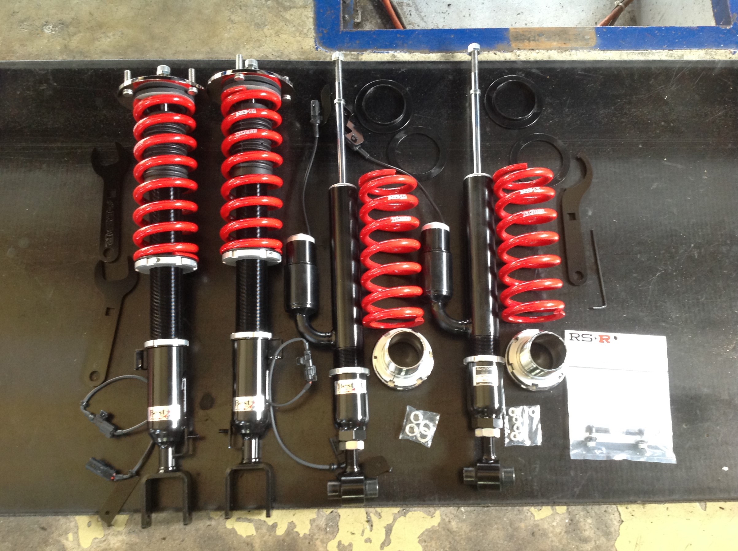 クラウン ハイブリッドさん、RS-R Best i Active 装着です