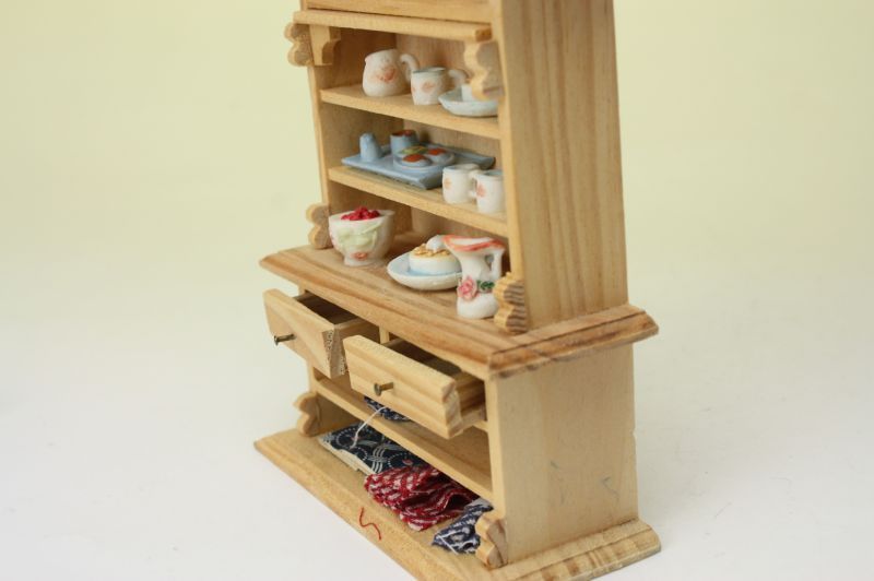 ドールハウス/ミニチュア家具 食器棚 ドールハウスとミニチュア家具