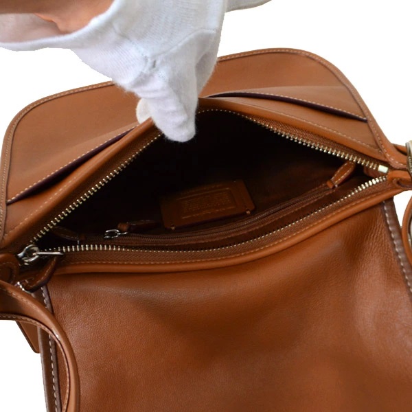 COACH】コーチ カーフレザー アップリケ スタッズ バタフライ リベット