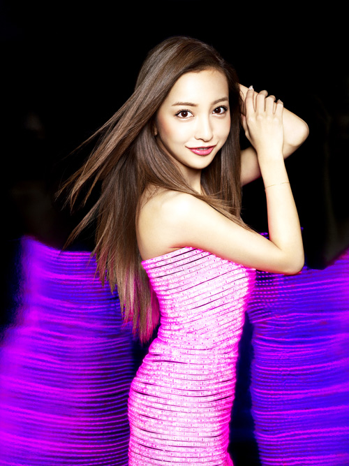 板野友美の“乾杯”ブチ上げソング、新曲「COME PARTY！」発売決定