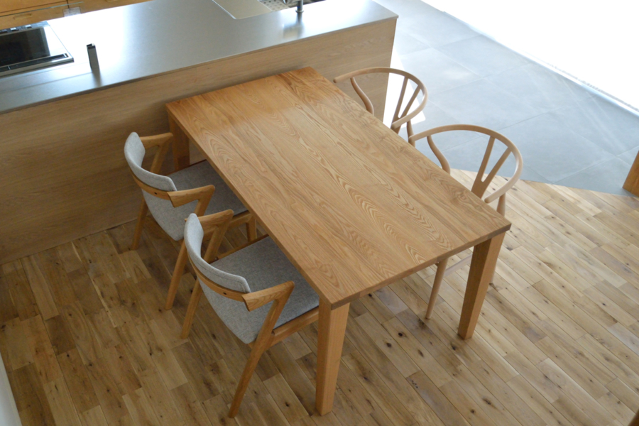 タモ無垢材ダイニングテーブル | 神戸の家具屋【cachito furniture】一