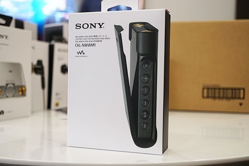 ウォークマンWM1シリーズ専用本革ケース「CKL-NWWM1」と、A30シリーズ