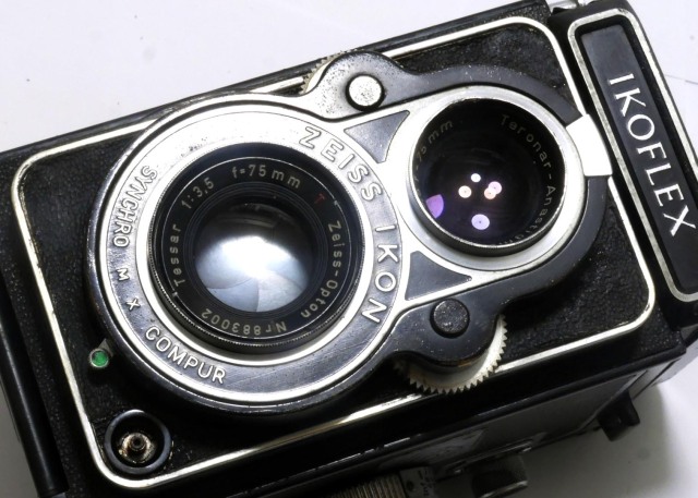 ドイツ製 イコフレックス IIa w/オプトン・テッサー 75mm3.5