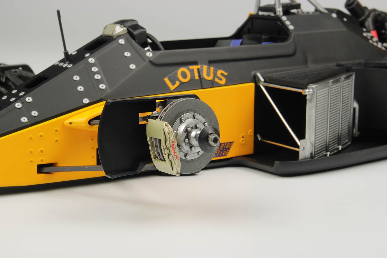 1987年にモナコGPで優勝を飾ったロータス99Tが蘇る「1/12 ロータス 99T