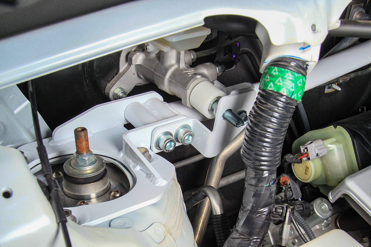 トヨタ アルファード ヴェルファイア /20系 ストラットタワーバー